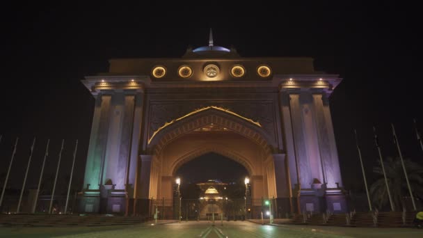 Porta Entrada Colorida Para Emirates Palace Noite Abu Dhabi Emirates — Vídeo de Stock