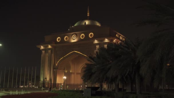 Красочные Входные Ворота Эмиратский Дворец Ночью Абу Даби Эмираты — стоковое видео
