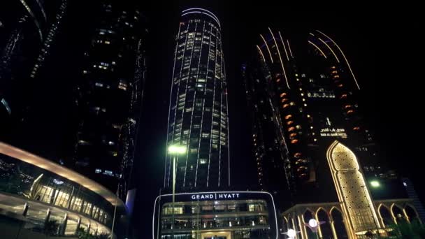 Skyline Und Wolkenkratzer Bei Nacht Abu Dhabi Emirate — Stockvideo