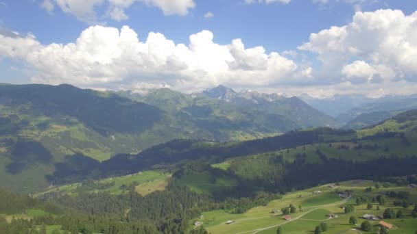 Schöne Aussicht Auf Den Jaunpass Und Das Grüne Tal Schweiz — Stockvideo