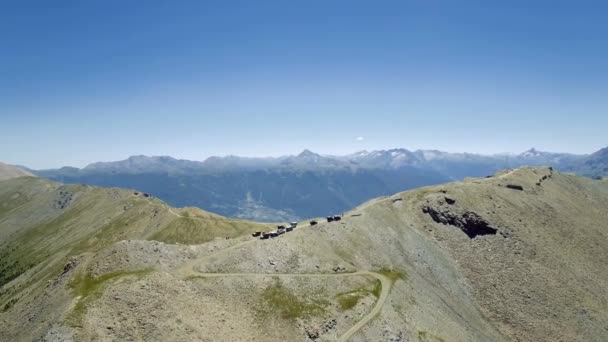 Flying Summit Monte Jafferau Road Vehicles Italy — Stock Video