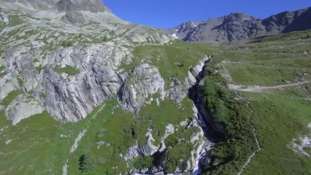 Volando Por Encima Las Cascadas Rifugio Scarfiotti Italia — Vídeos de Stock