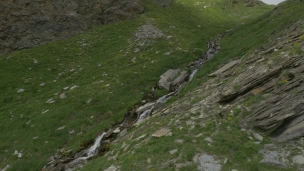Cascada Col Agnel Francia — Vídeo de stock