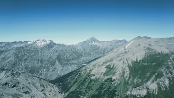 Flyger Över Toppen Monte Jafferau Och Terränggående Fordon Italien — Stockvideo