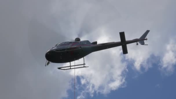 コルシカ州レストニカバレーのヘリコプター — ストック動画