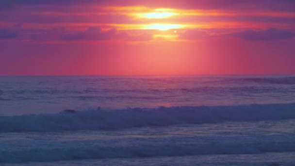 Epic Picturesque Red Sunset Surfers Front — Video