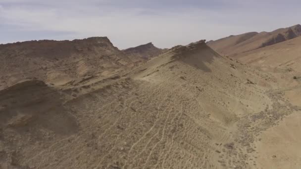 曇った空 チュニジアの下のロメル ピステの空想的な眺め — ストック動画