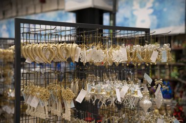 There are a lot gold Christmas tree decorations in the mall