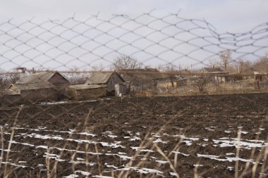 Kış tarlası zinciri boyunca tarla görüntüsü sürdü