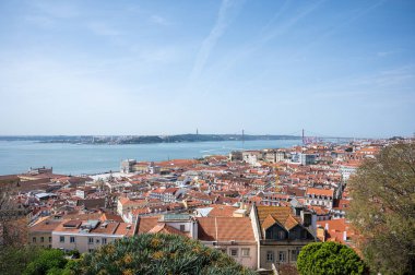 Lizbon 'un Lizbon, Portekiz' deki eski kasaba ve Baixa bölgesi manzarası