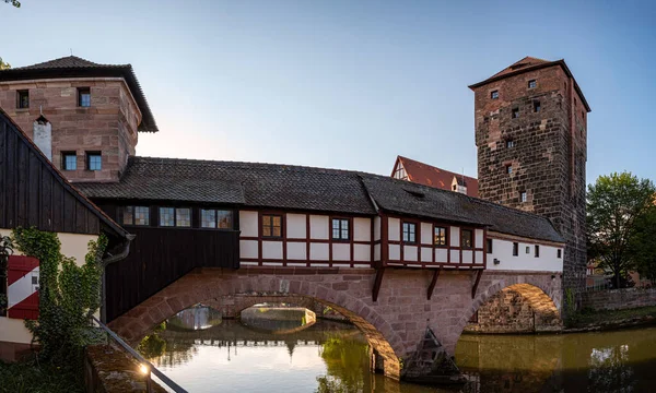 Pôr Sol Sobre Velha Ponte Medieval Sobre Rio Pegnitz Nuremberga — Fotografia de Stock