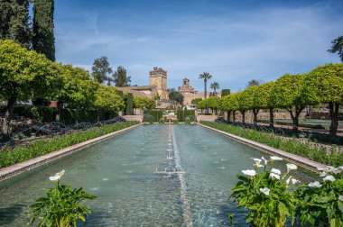 İspanya 'nın Cordoba kentindeki Alcazar bahçelerinde çeşme