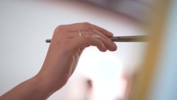 Close Shot Female Artists Hand Holding Paint Brush Drawing Oil — Vídeo de stock