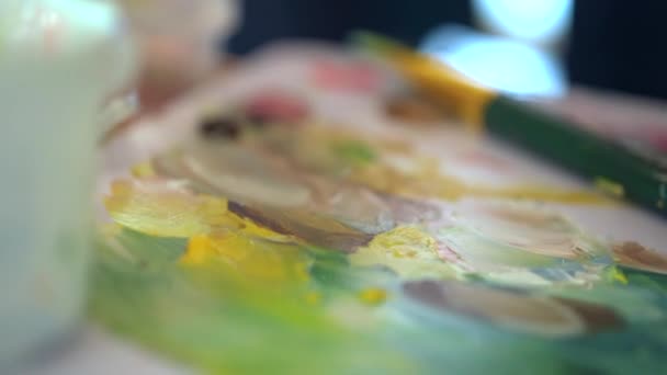 Close Shot Female Artists Mão Segurando Pincel Pintura Desenho Pintura — Vídeo de Stock