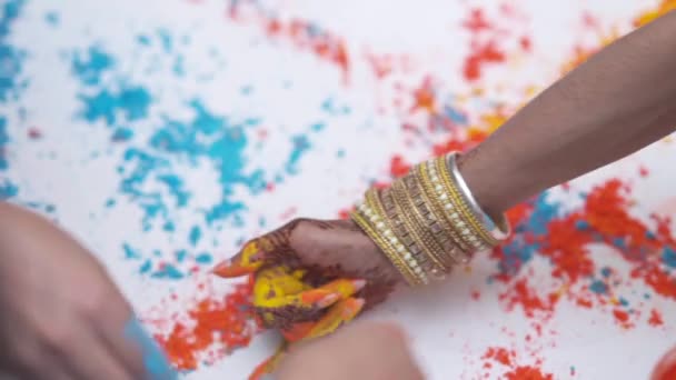 Close Kid Hands Taking Colorful Holi Powder Plate Festival Celebrations — Vídeo de stock