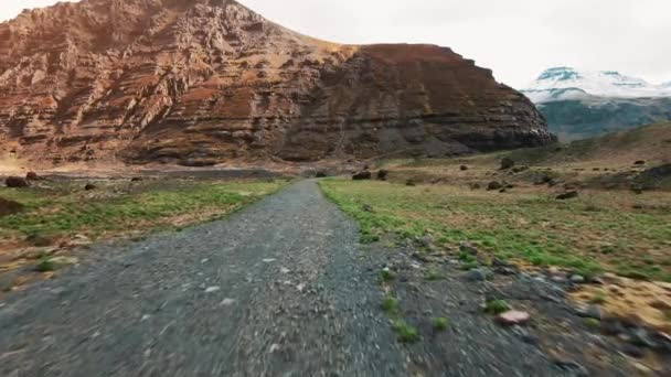 Glide Πάνω Από Θρυλικό Καταρράκτη Ring Road Skogafoss Όπως Cascades — Αρχείο Βίντεο