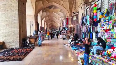 Kerman, Kerman - İran - 13 Nisan 2023, Eski Vakil Çarşısı, Meydan-e Gandj-e Ali Khan Meydanı veya Kerman Bazaar Kompleksi