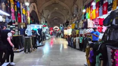 Kerman, Kerman - İran - 13 Nisan 2023, Eski Vakil Çarşısı, Meydan-e Gandj-e Ali Khan Meydanı veya Kerman Bazaar Kompleksi