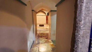 Kerman, İran - 13 Nisan 2023, Ganjali Khan tarihi Bathhouse, Ganjali Khan Kompleksi, İran 'ın Kerman şehrinin eski merkezinde yer alan Safevi dönemine ait bir bina kompleksi..