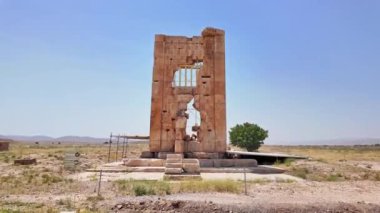 Şiraz, Fars Eyaleti - İran - 16 Nisan 2023, Pasargadae Dünya Mirasları Alanı, Cambyses I Anshan Kralı ve I. Cyrus 'un babası, I. Cyrus' un küçük oğlu ve Arukku 'nun kardeşi..