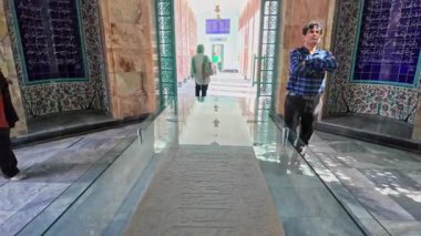 Şiraz, Fars Eyaleti - İran - 16 Nisan 2023, Saadi Mezarı, yaygın olarak Saadieh olarak bilinen, İran 'ın Şiraz şehrinde Şair Saadi' ye adanmış bir mozole..