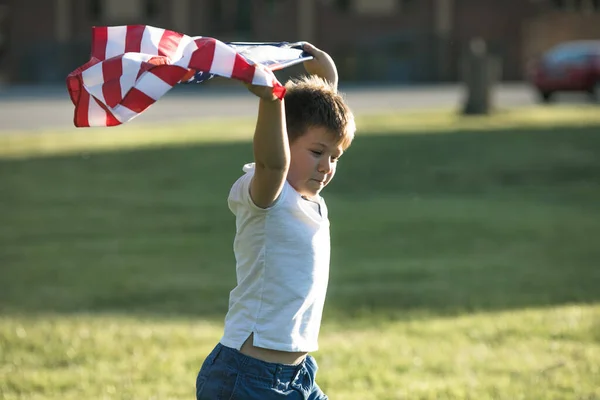 Παιδί Γιορτάζει Τον Ιούλιο Ημέρα Ανεξαρτησίας Των Ηπα Παιδί Που — Φωτογραφία Αρχείου