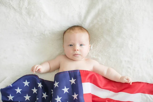 Гордый Американский Мальчик Празднует Июля Симпатичный Портрет Маленького Младенца — стоковое фото