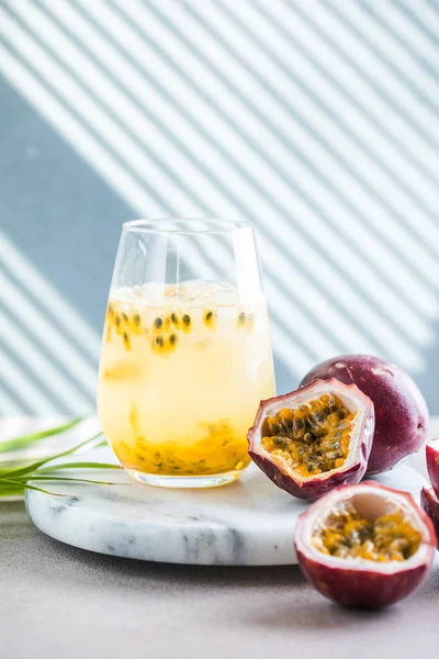 Pura Paixão Coquetel Alcoólico Com Xarope Limão Suco Laranja Refrigerante — Fotografia de Stock