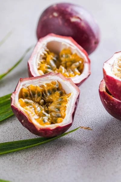 Tutkulu meyve marakujası.