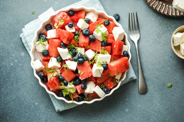 Salad Musim Panas Dengan Semangka Keju Feta Dan Blueberry Dengan — Stok Foto