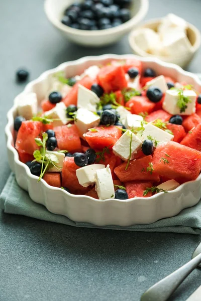 Sommersalat Mit Wassermelone Feta Käse Und Blaubeere Auf Grauem Hintergrund — Stockfoto