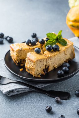 Kabak ve süzme peynir güveci..