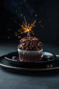 Çikolata kremalı kapkek. Amerikan tatlısı.