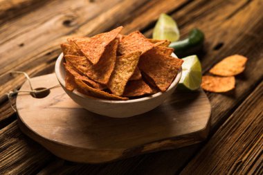 Bir kase mısır ve soğuk cips.