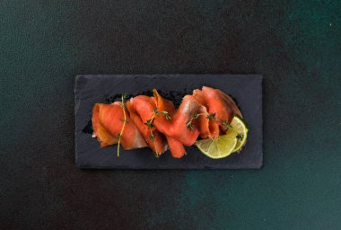 Tuzlu füme somon, restoran yemeği..