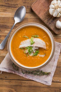 Kremalı ve balıklı domates çorbası.