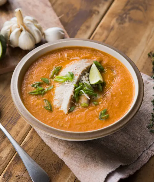 Kremalı ve balıklı domates çorbası.