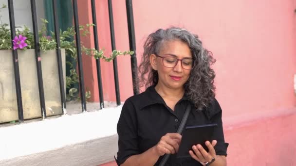 Mature Woman Glasses Holds Tablet Outdoors — Vídeos de Stock