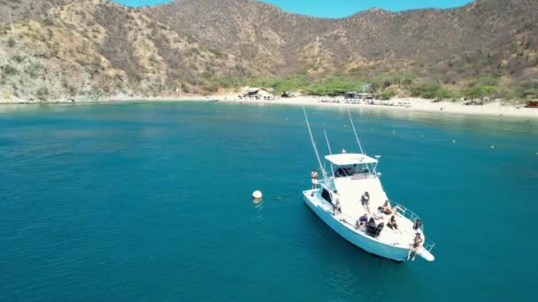哥伦比亚加勒比海一艘游艇的空中景观 — 图库视频影像