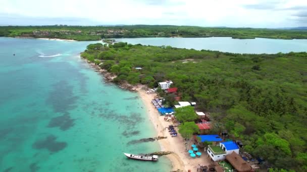 コロンビアのカルタヘナで島バルのプラヤ ブランカの Paradies ビーチを表示します — ストック動画
