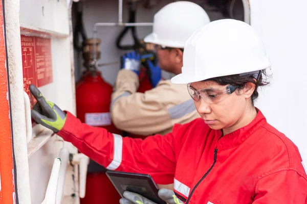 stock image Female engineer with tablet collaborating in industrial setting