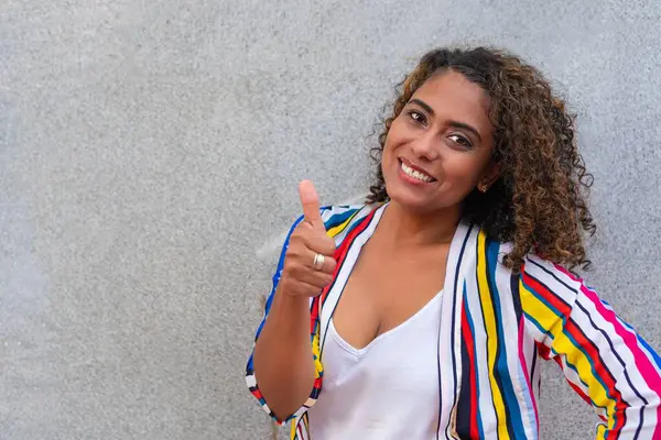 Glückliches Porträt Afroamerikanerin Macht Selfie — Stockfoto