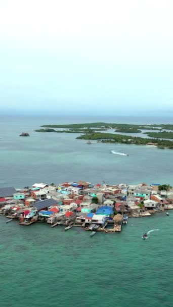 Densely Populated Santa Cruz Islote Island San Bernardo Archipelago Colombia — Vídeo de stock