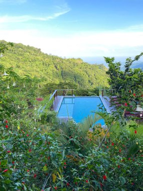 Gün doğumunda Minca dağlarının manzarası.