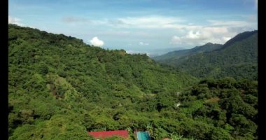 Şafak vakti Kolombiya dağlarının hava manzarası