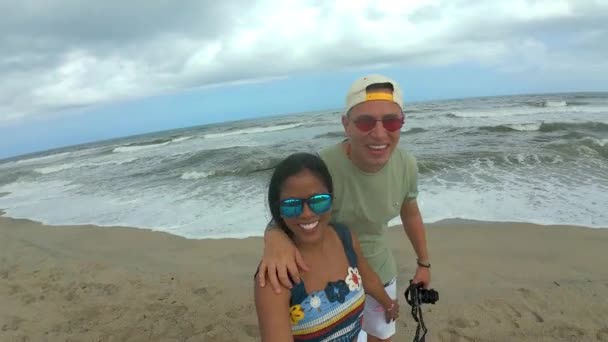 Selfie Couple Enjoying Holiday Caribbean — Stock video