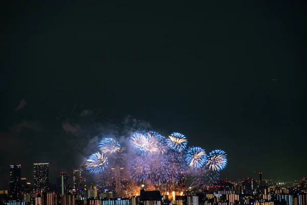 Άποψη Πυροτεχνημάτων Κατά Διάρκεια Καλοκαιρινής Γιορτής Μια Ολοκάθαρη Νύχτα Στον — Φωτογραφία Αρχείου