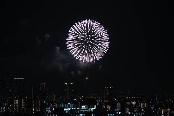Вид Фейерверков Время Летнего Фестиваля Ясным Небом Ночью Осака Япония — стоковое фото