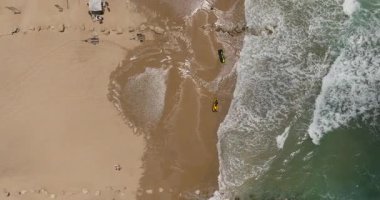 Yerel halk ve turistler yaz tatilinin tadını çıkarıyorlar.