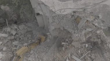 Kentsel Yıkım Alanı Kazıyıcı ile birlikte çalışıyor, Hava Görünümü